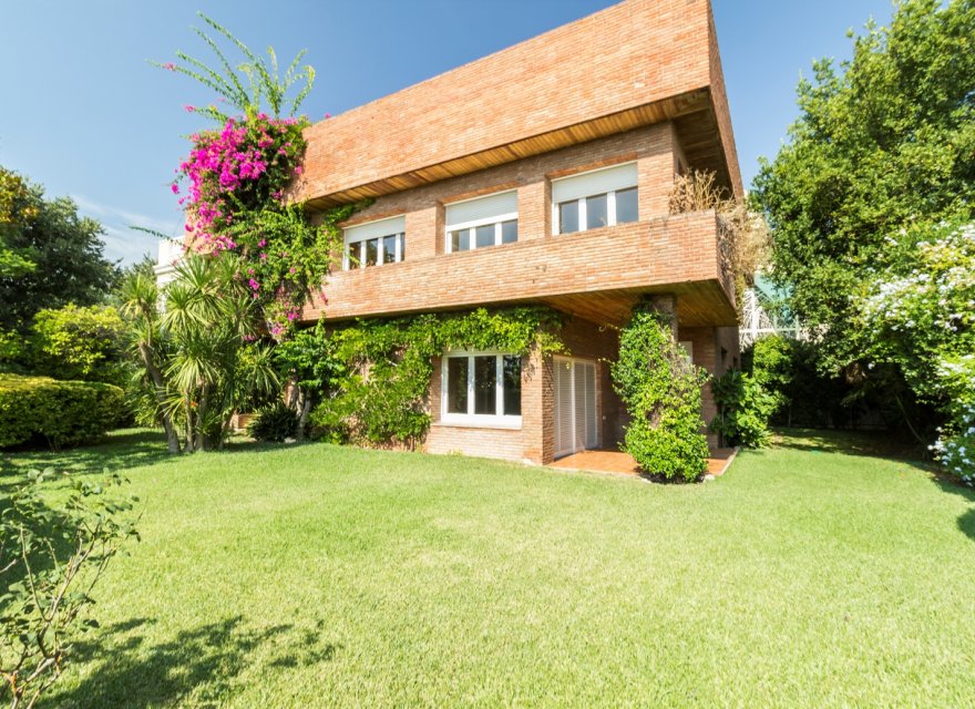Resale - Villa - Zona Alta