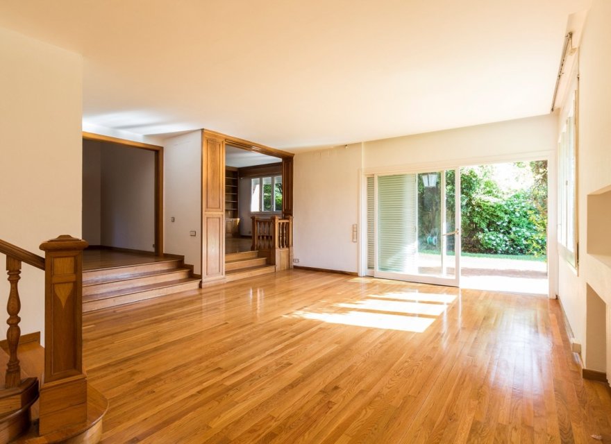 Resale - Villa - Zona Alta