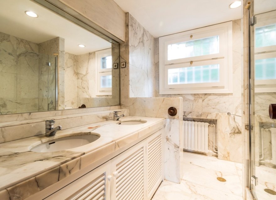 Resale - Villa - Zona Alta