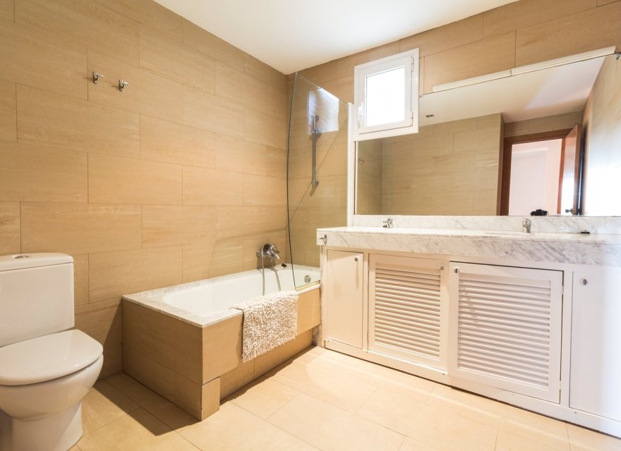 Resale - Villa - Zona Alta