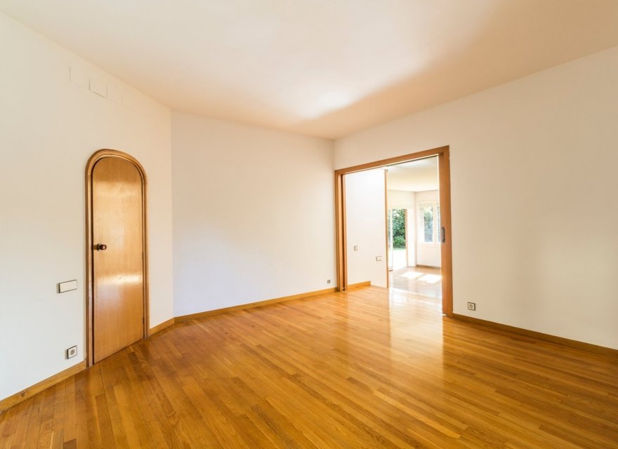 Resale - Villa - Zona Alta