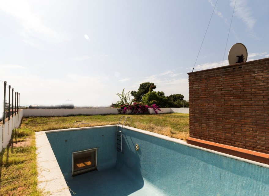 Resale - Villa - Zona Alta