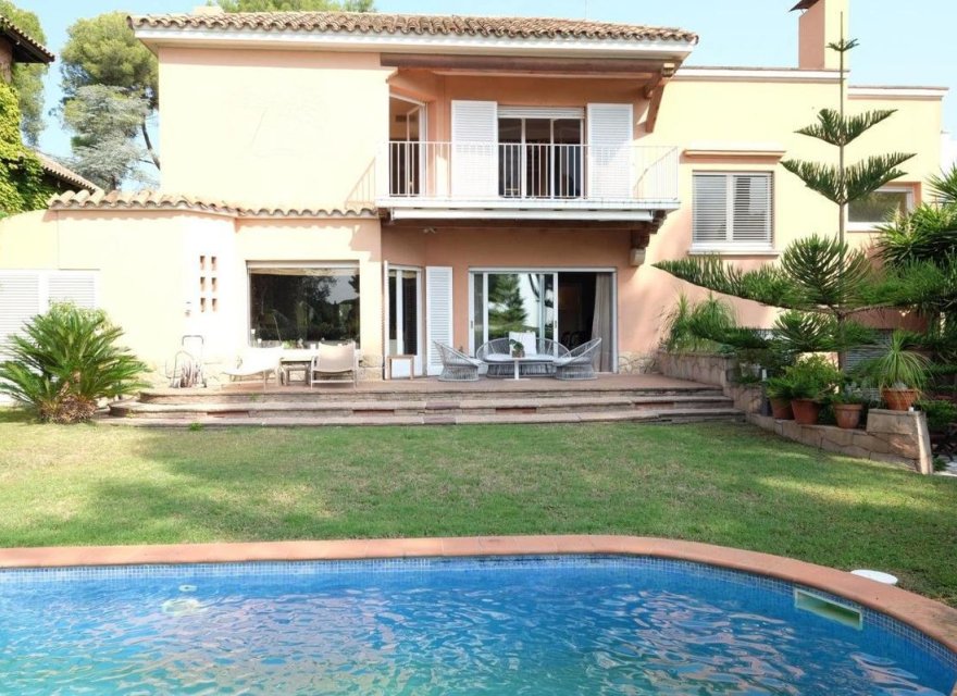 Resale - Villa - Zona Alta