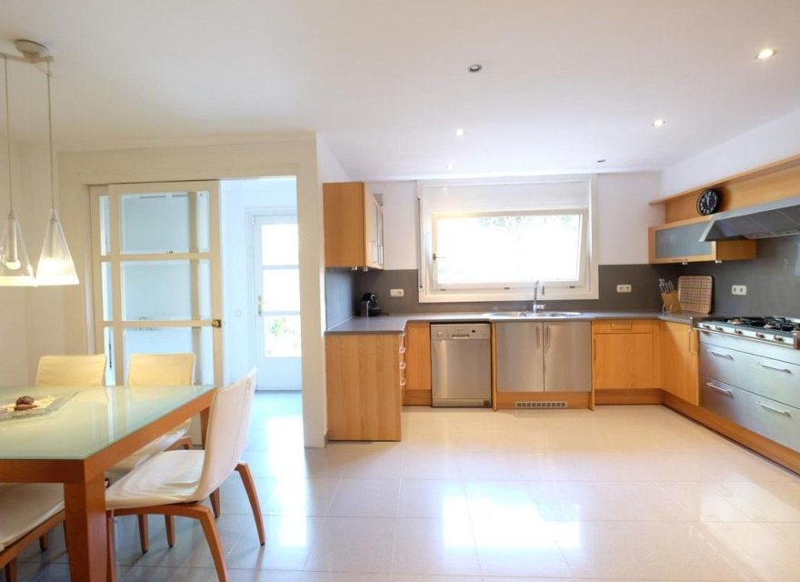 Resale - Villa - Zona Alta