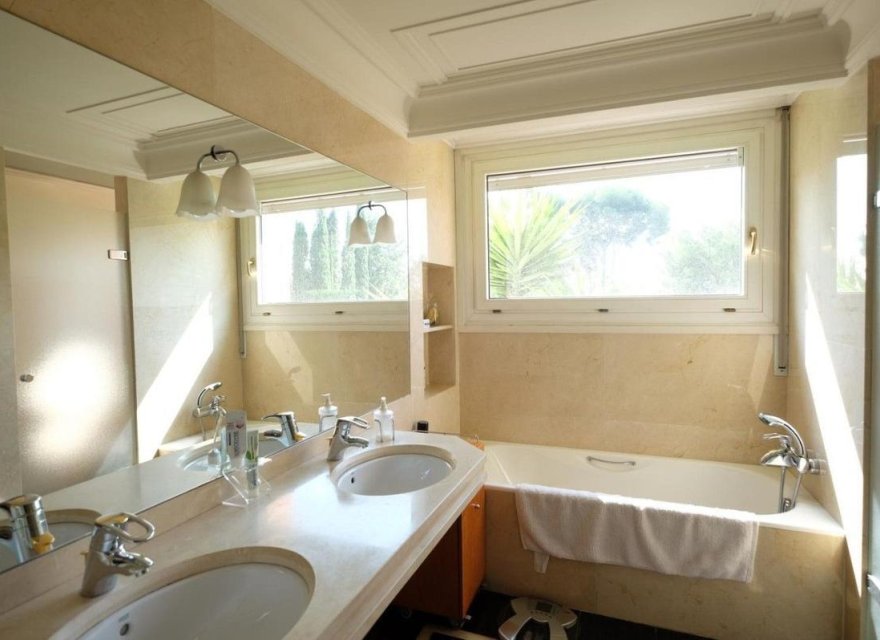 Resale - Villa - Zona Alta