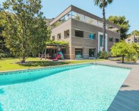 Resale - Villa - Zona Alta