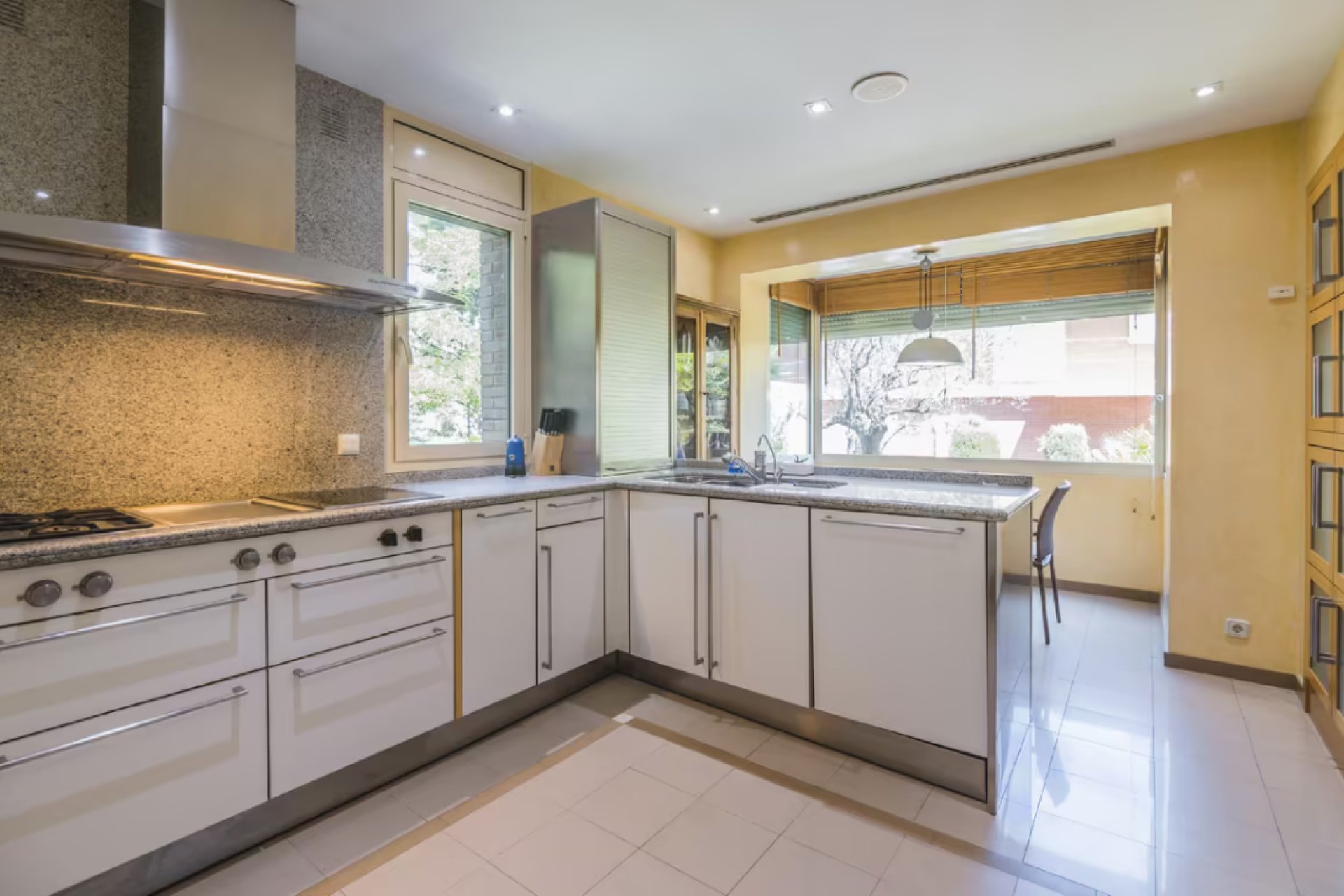 Resale - Villa - Zona Alta