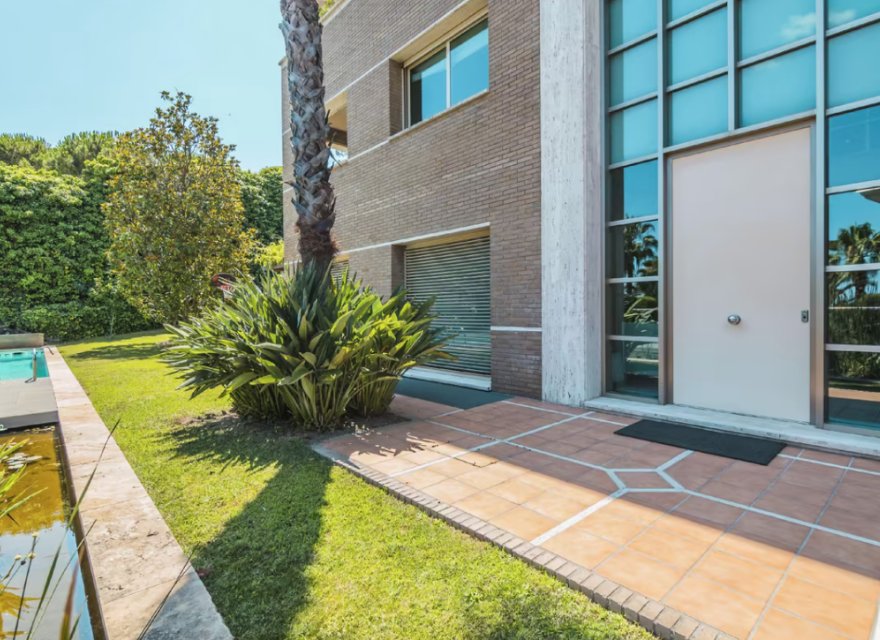 Resale - Villa - Zona Alta