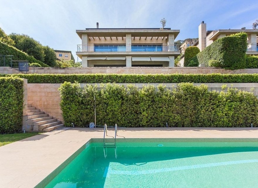 Resale - Villa - Zona Alta