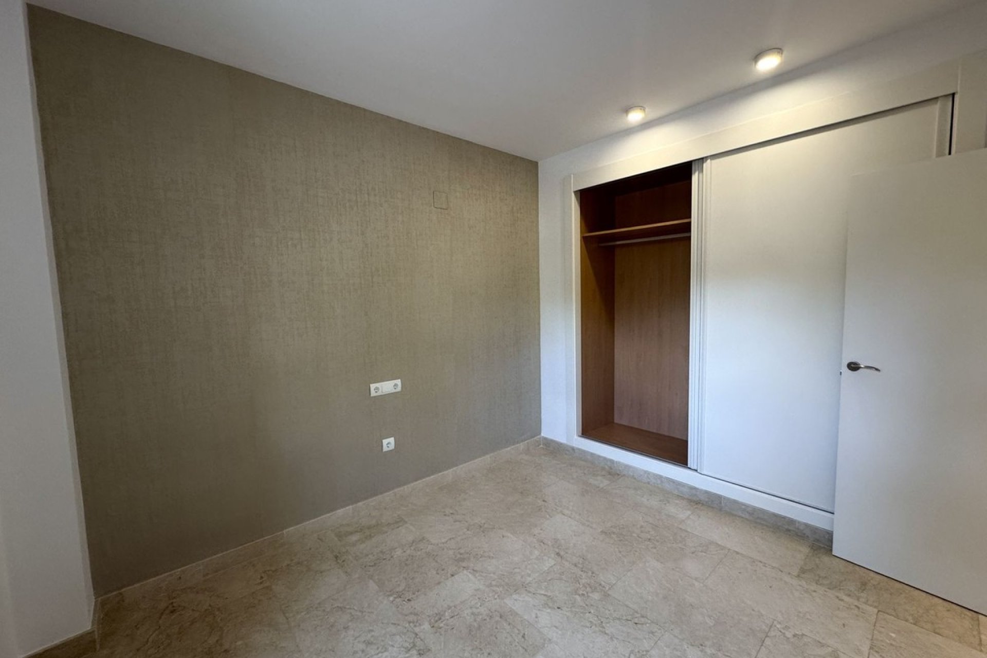 Reventa - Apartamento - Еstepona - Costa del Sol