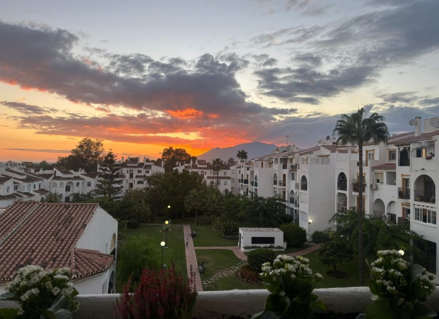 Reventa - Apartamento - Еstepona - Costa del Sol