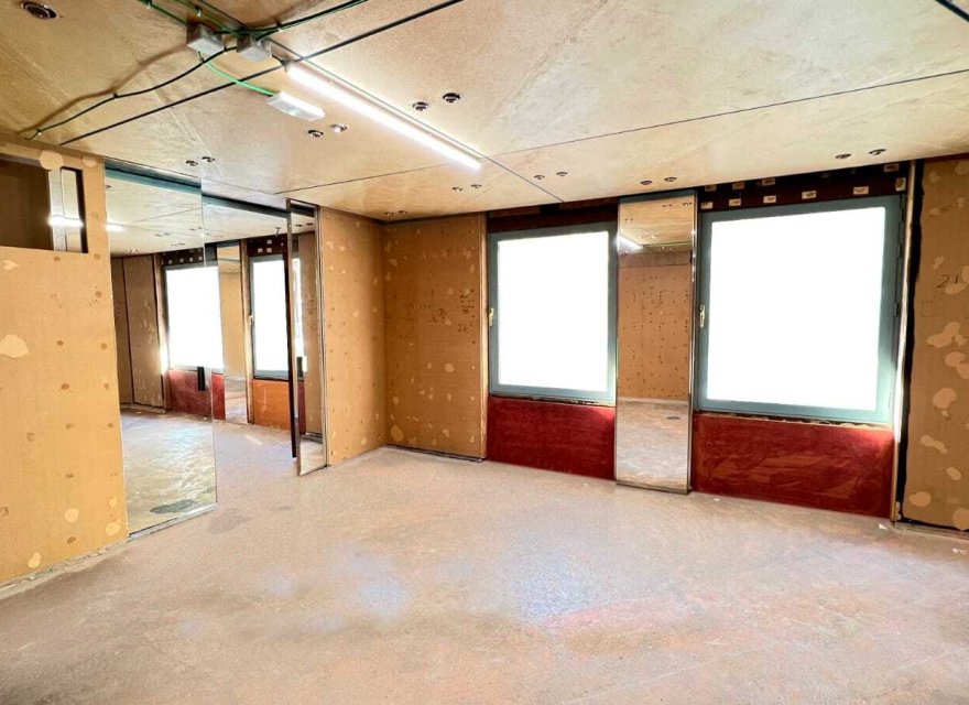 Reventa - Comercial - Eixample