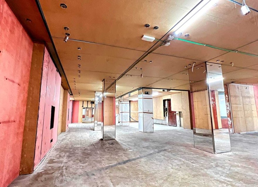 Reventa - Comercial - Eixample