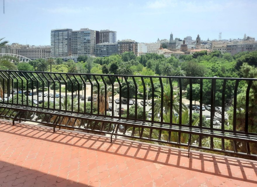 Reventa - Comercial - Valencia - Exposició