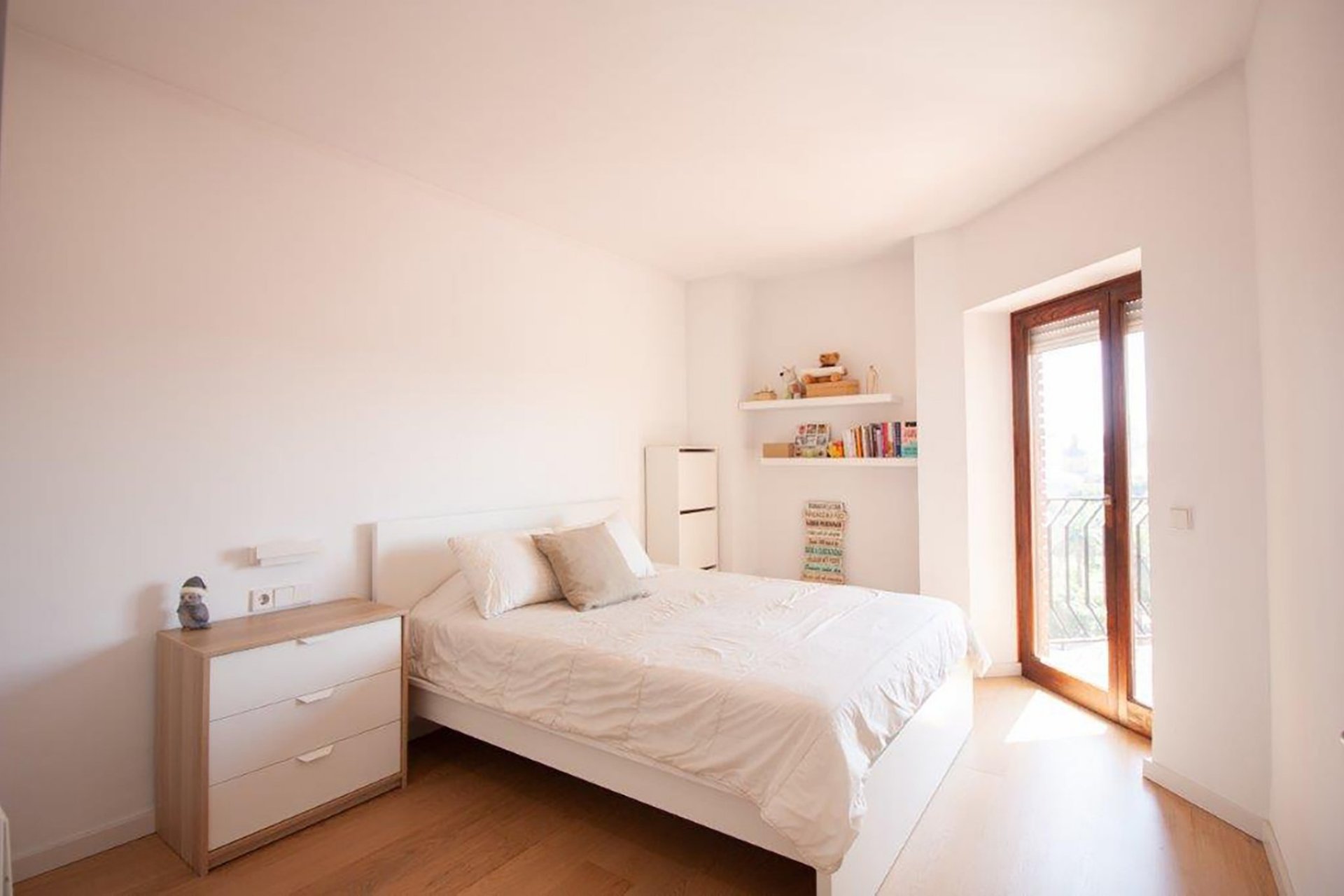 Reventa - Comercial - Valencia - Exposició