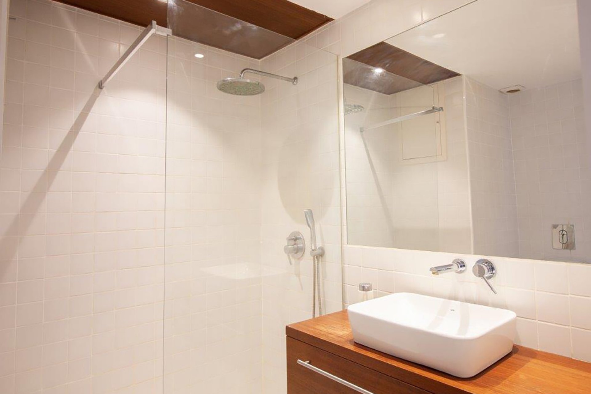 Reventa - Comercial - Valencia - Exposició