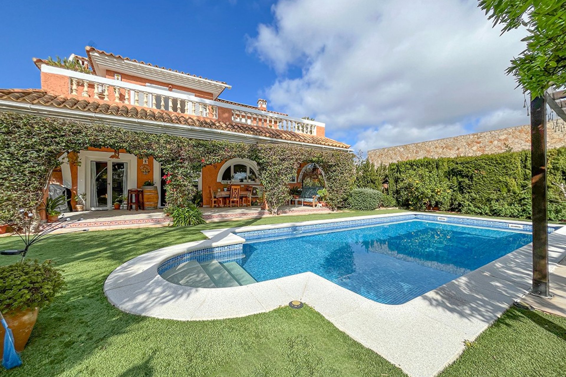 Reventa - Villa - El Toro