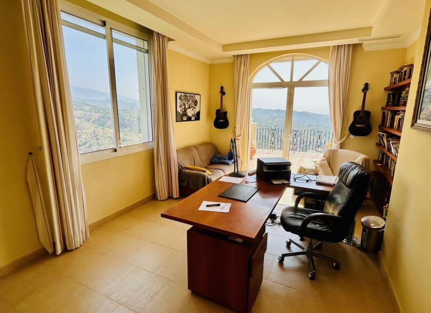 Reventa - Villa - Еstepona - Costa del Sol