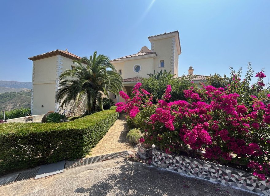 Reventa - Villa - Еstepona - Costa del Sol