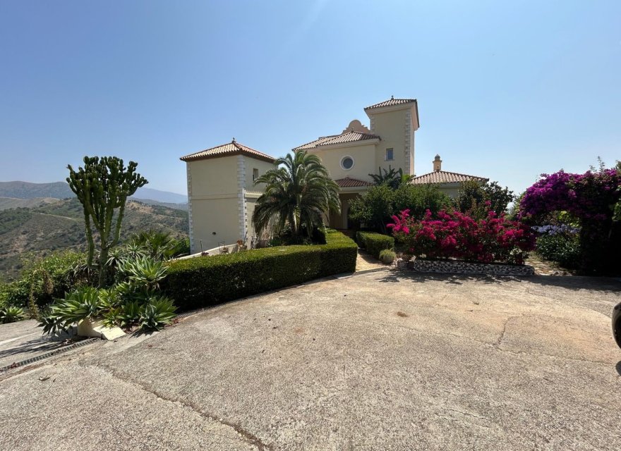 Reventa - Villa - Еstepona - Costa del Sol