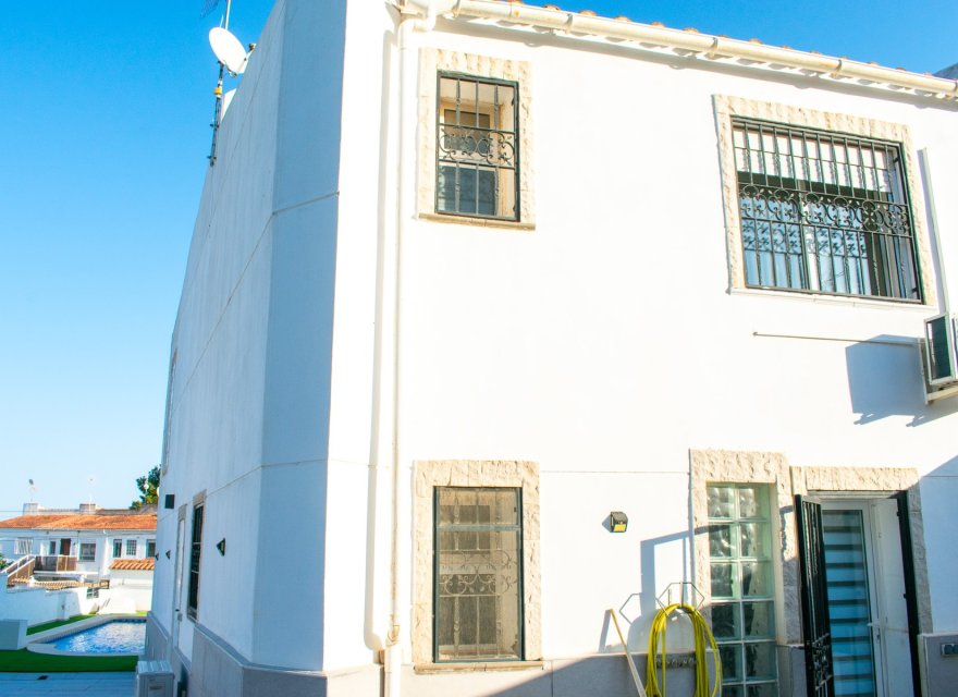 Reventa - Villa - Torrevieja - Los Balcones