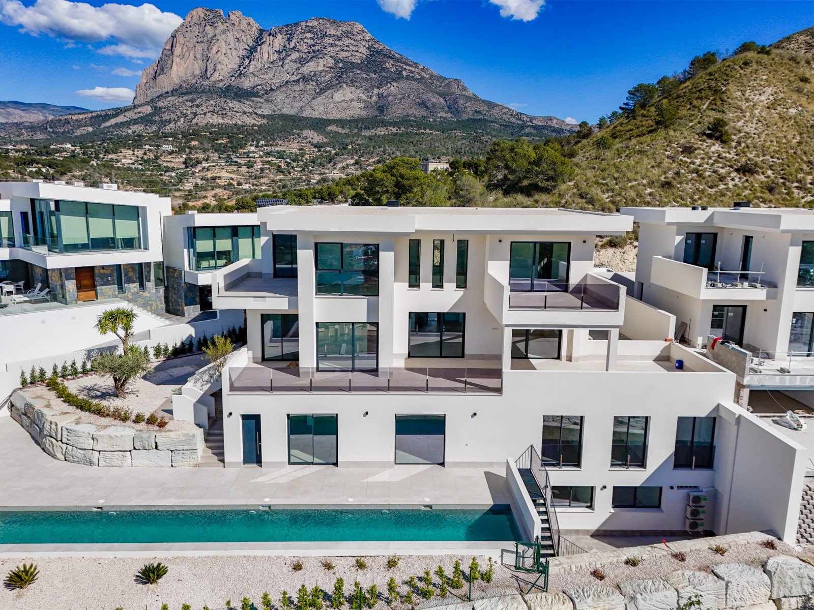 Агенция за недвижими имоти - Имоти Премиер - имот - 1224812, Цена: 2950000 EUR