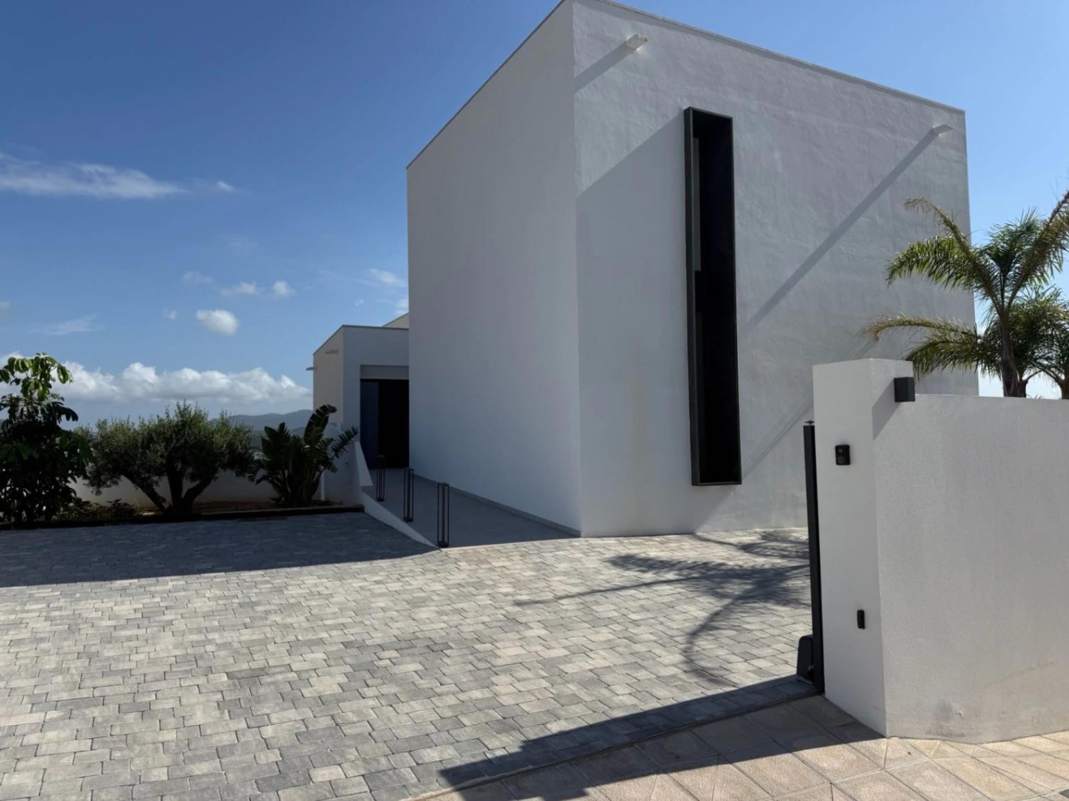 Агенция за недвижими имоти - Имоти Премиер - имот - 1224964, Цена: 2250000 EUR
