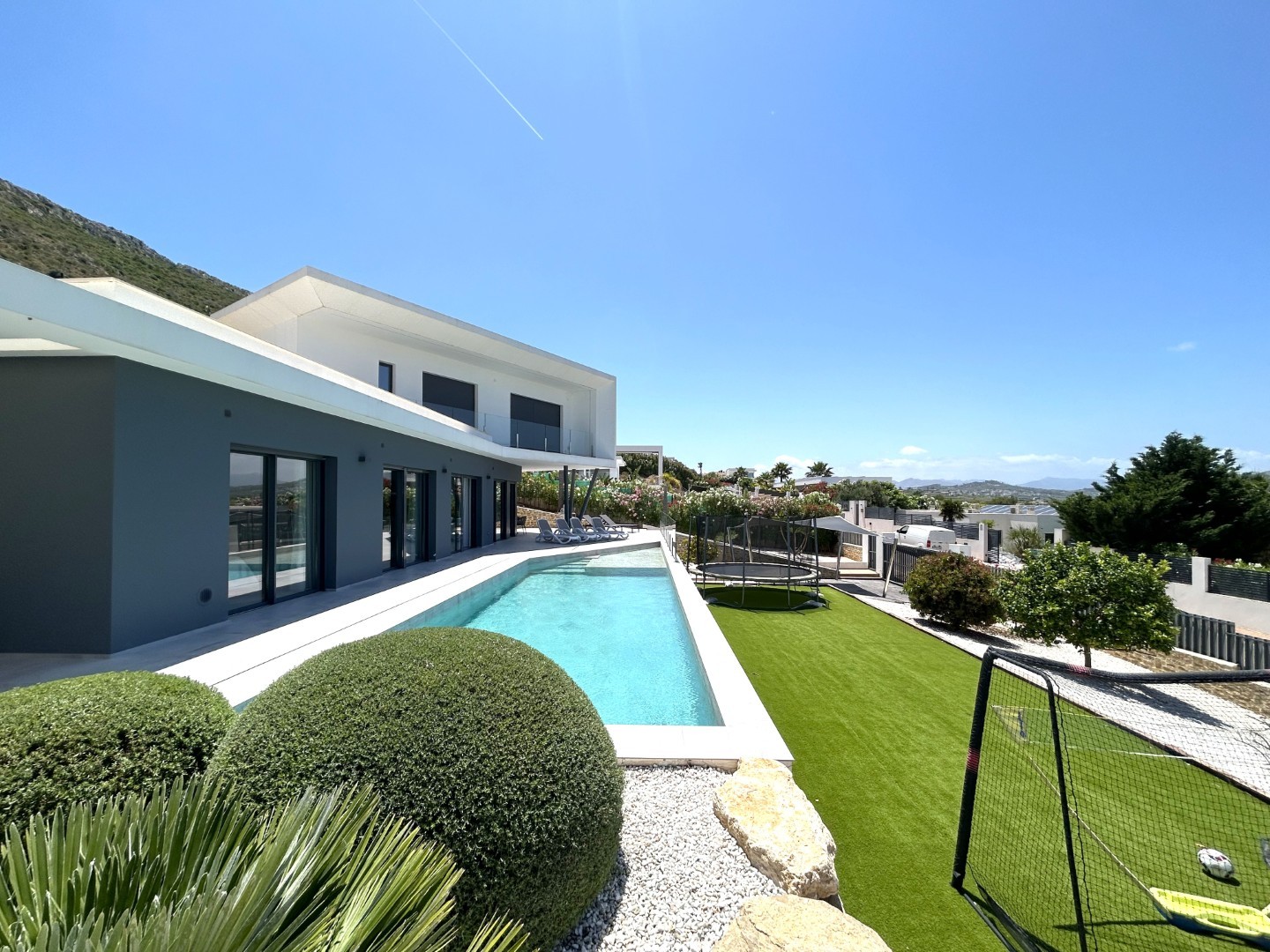 Агенция за недвижими имоти - Имоти Премиер - имот - 1231862, Цена: 1250000 EUR