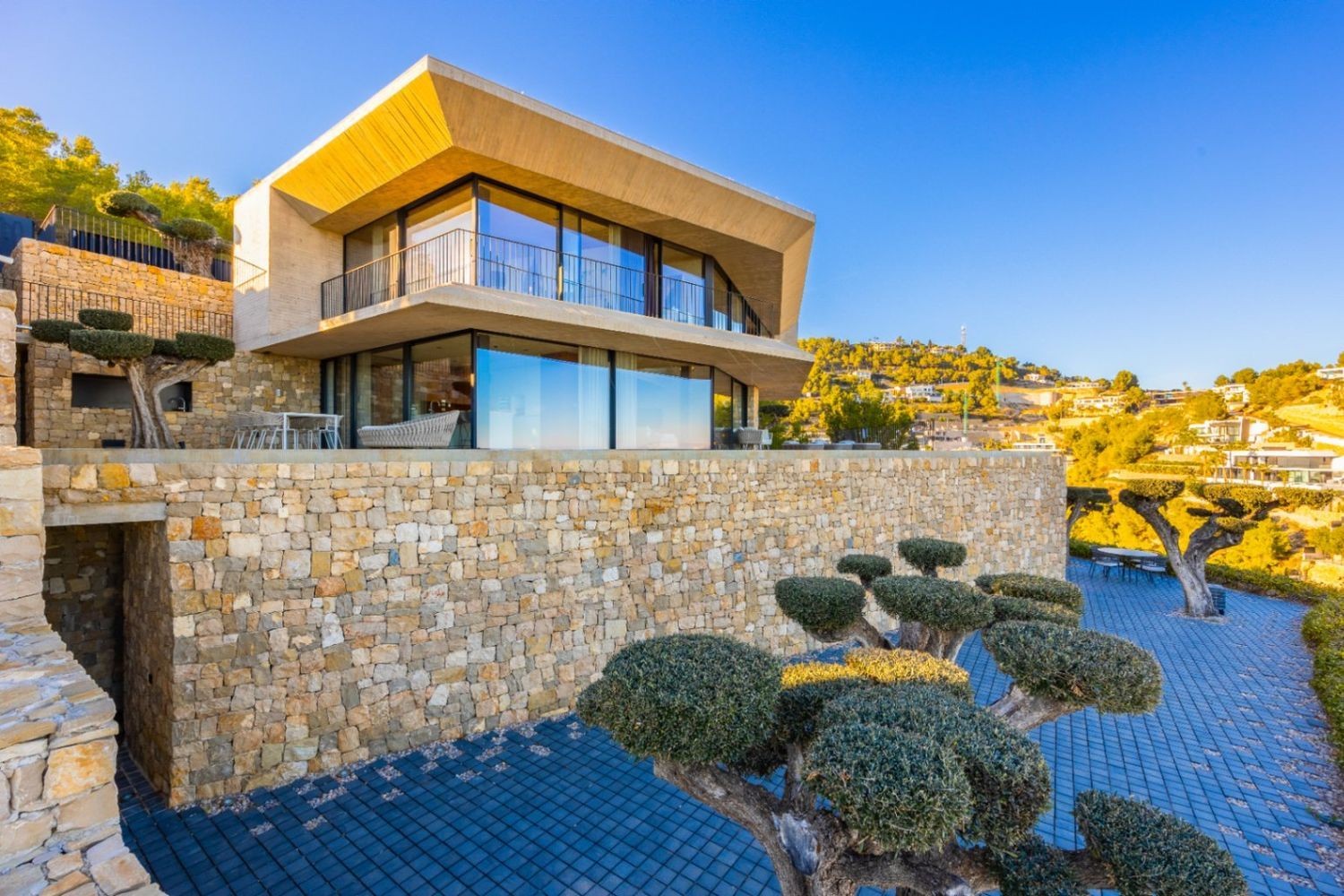 Агенция за недвижими имоти - Имоти Премиер - имот - 1231845, Цена: 2695000 EUR