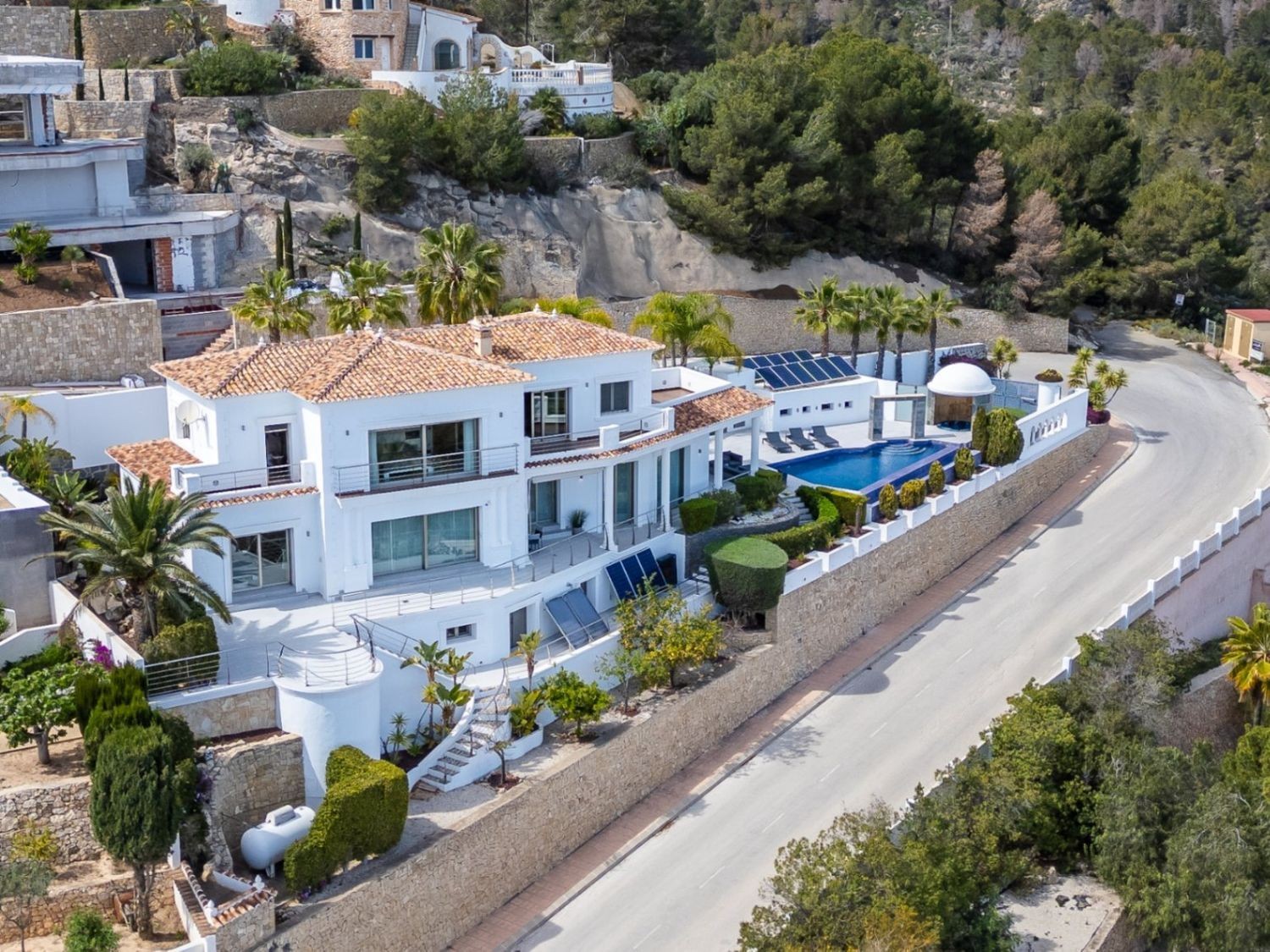 Агенция за недвижими имоти - Имоти Премиер - имот - 1231861, Цена: 1800000 EUR