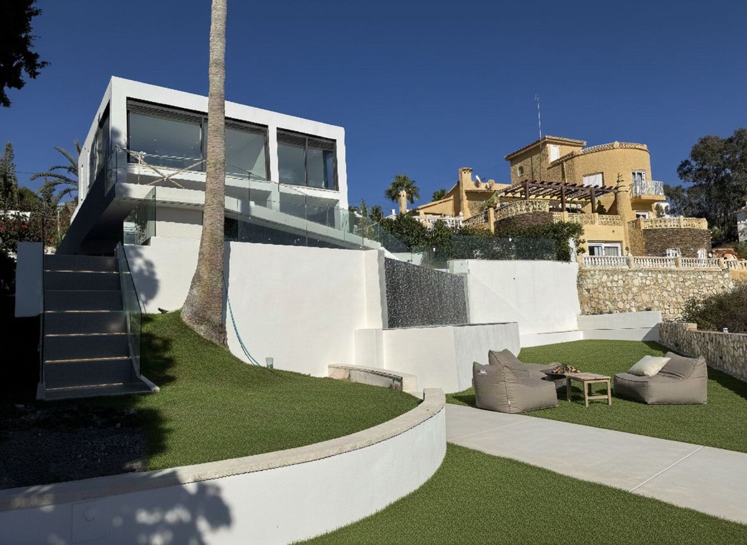 Агенция за недвижими имоти - Имоти Премиер - имот - 1231868, Цена: 2700000 EUR