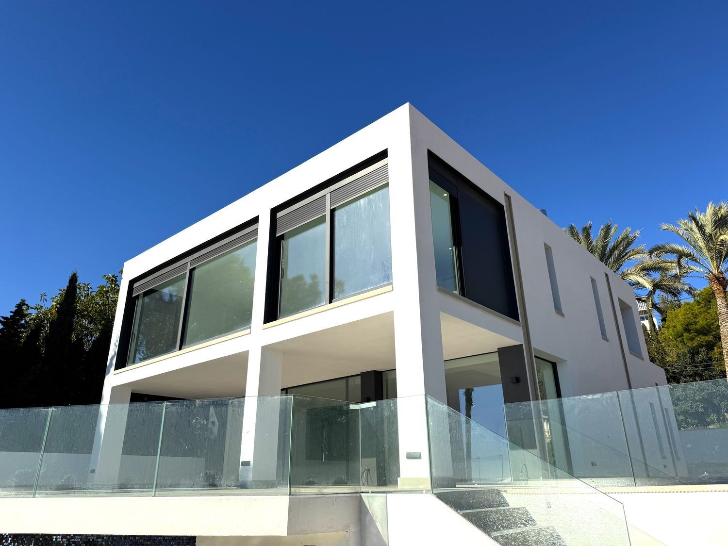 Агенция за недвижими имоти - Имоти Премиер - имот - 1231868, Цена: 2700000 EUR