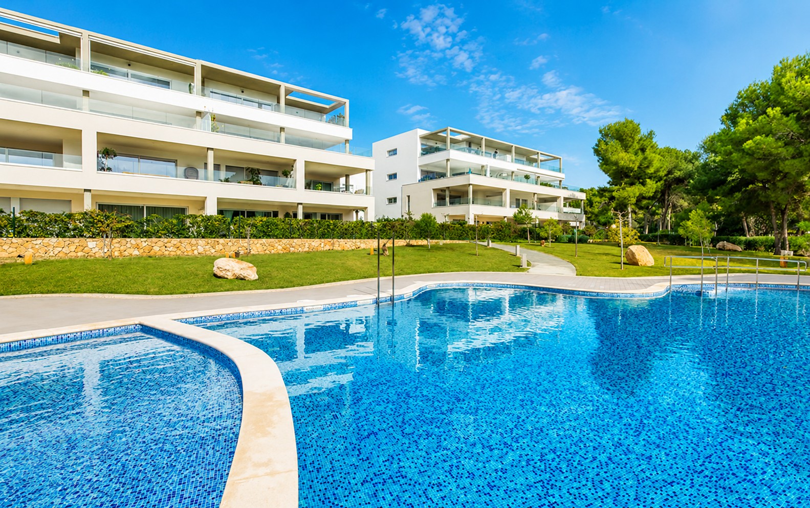 Агенция за недвижими имоти - Имоти Премиер - имот - 1231854, Цена: 1300000 EUR