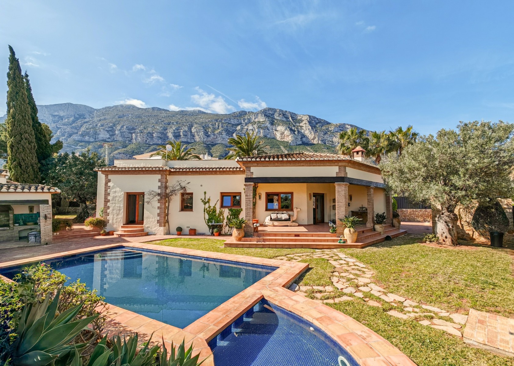 Агенция за недвижими имоти - Имоти Премиер - имот - 1242101, Цена: 875000 EUR