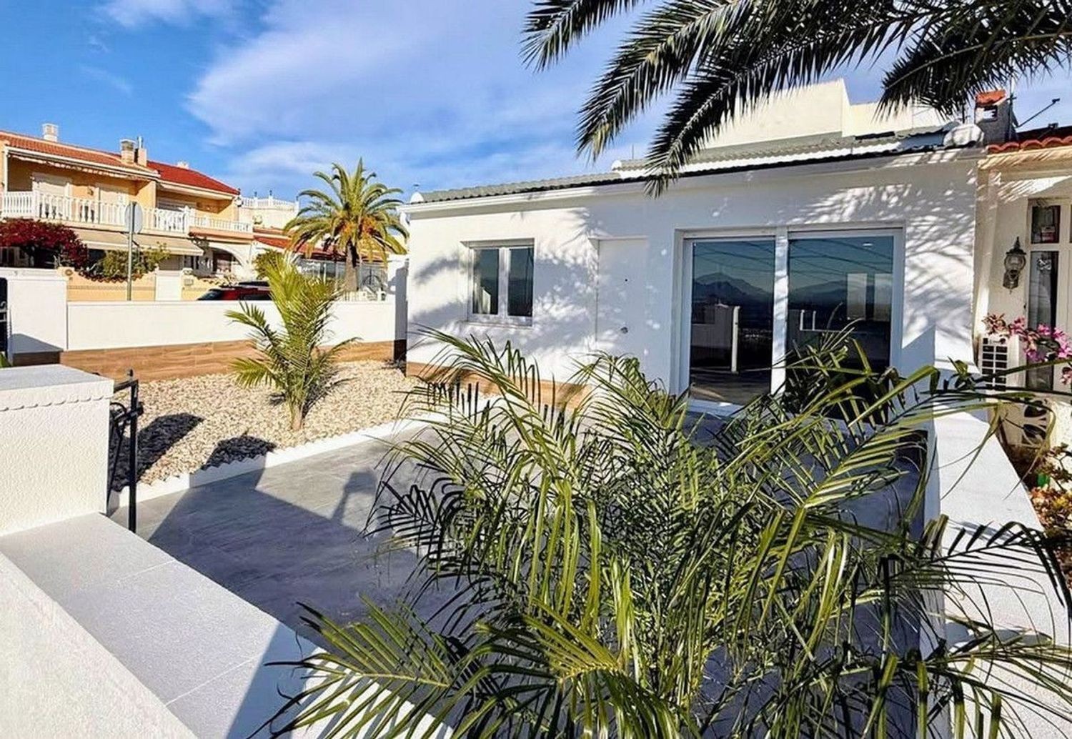 Агенция за недвижими имоти - Имоти Премиер - имот - 1242100, Цена: 249000 EUR