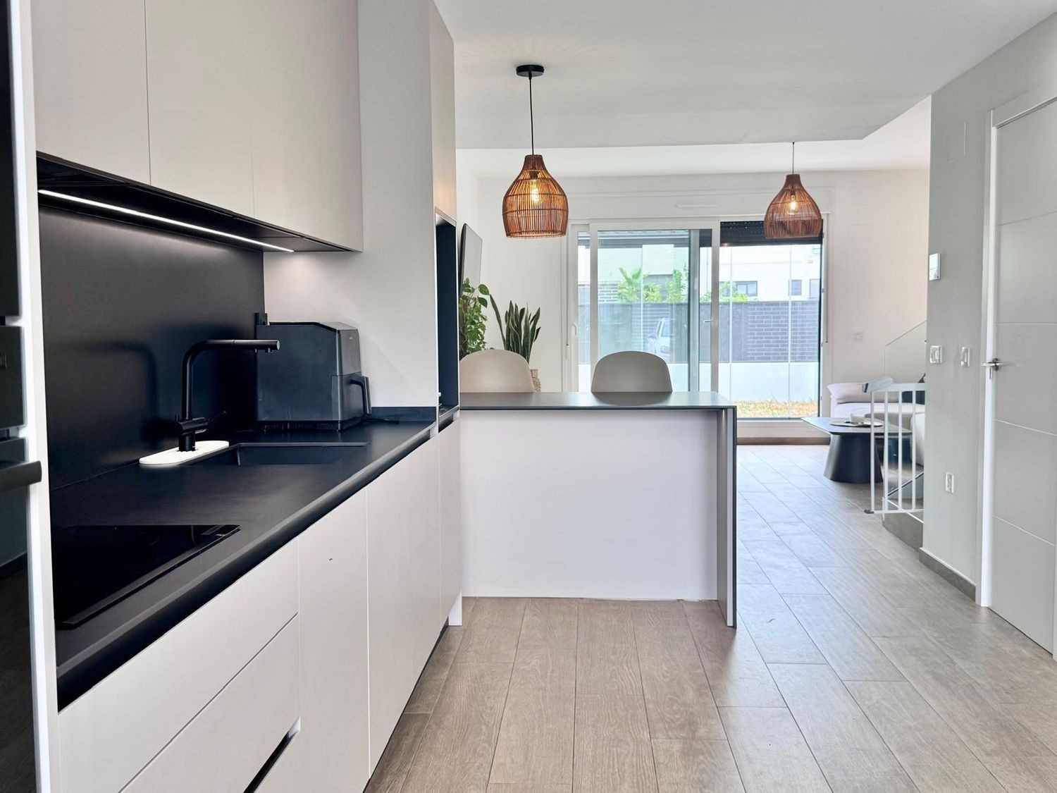 Агенция за недвижими имоти - Имоти Премиер - имот - 1242098, Цена: 525000 EUR