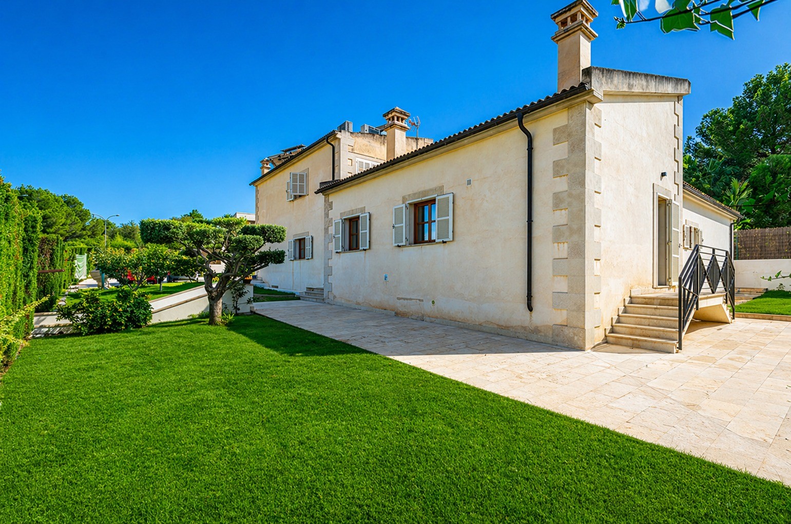 Агенция за недвижими имоти - Имоти Премиер - имот - 1244347, Цена: 2200000 EUR
