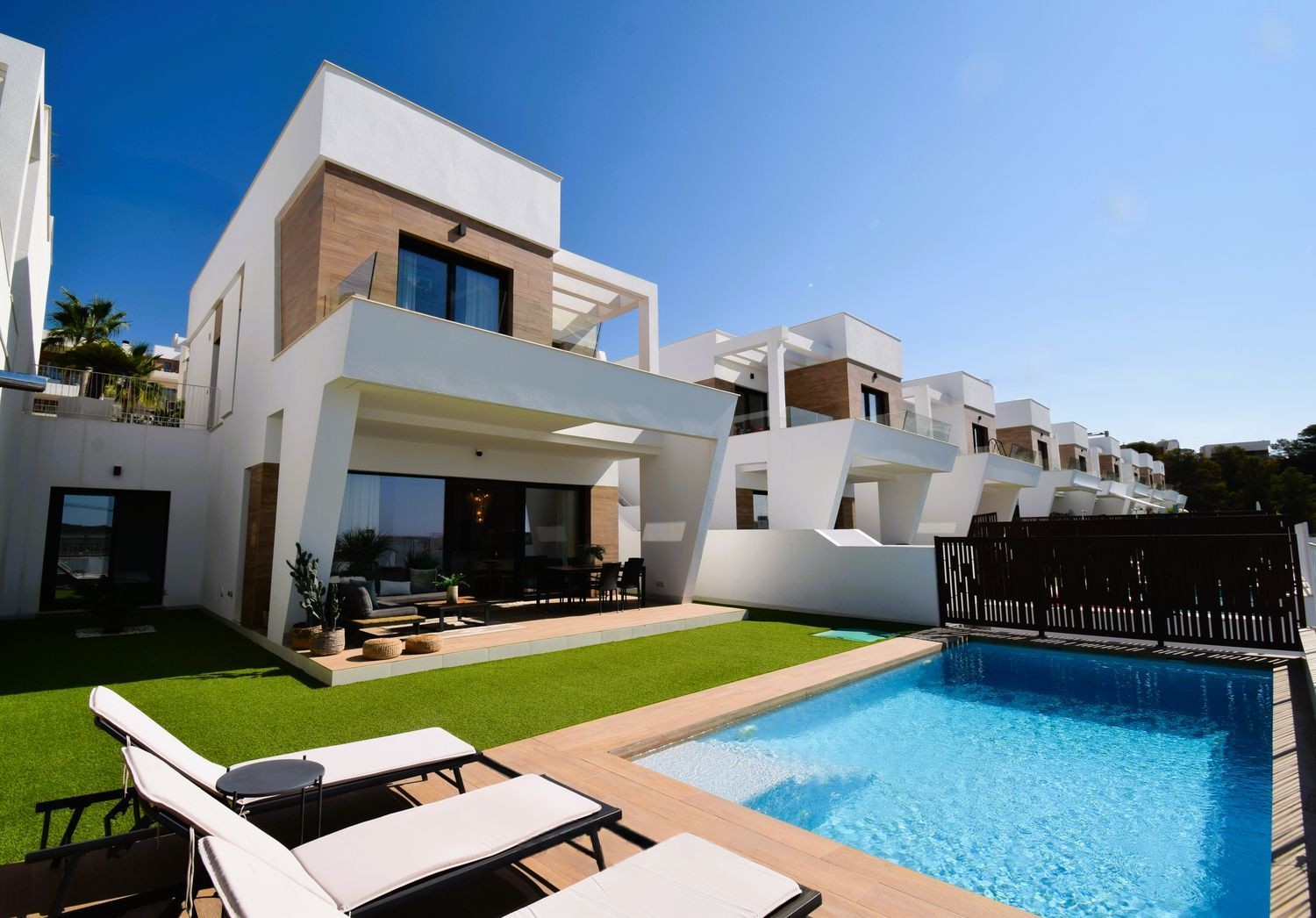 Агенция за недвижими имоти - Имоти Премиер - имот - 1256672, Цена: 695000 EUR