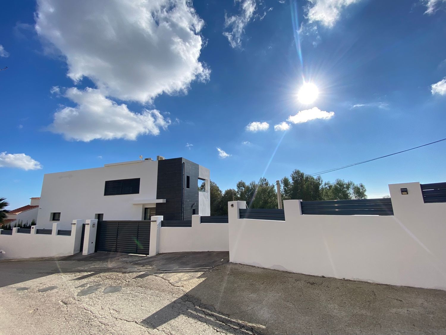 Агенция за недвижими имоти - Имоти Премиер - имот - 1257102, Цена: 900000 EUR