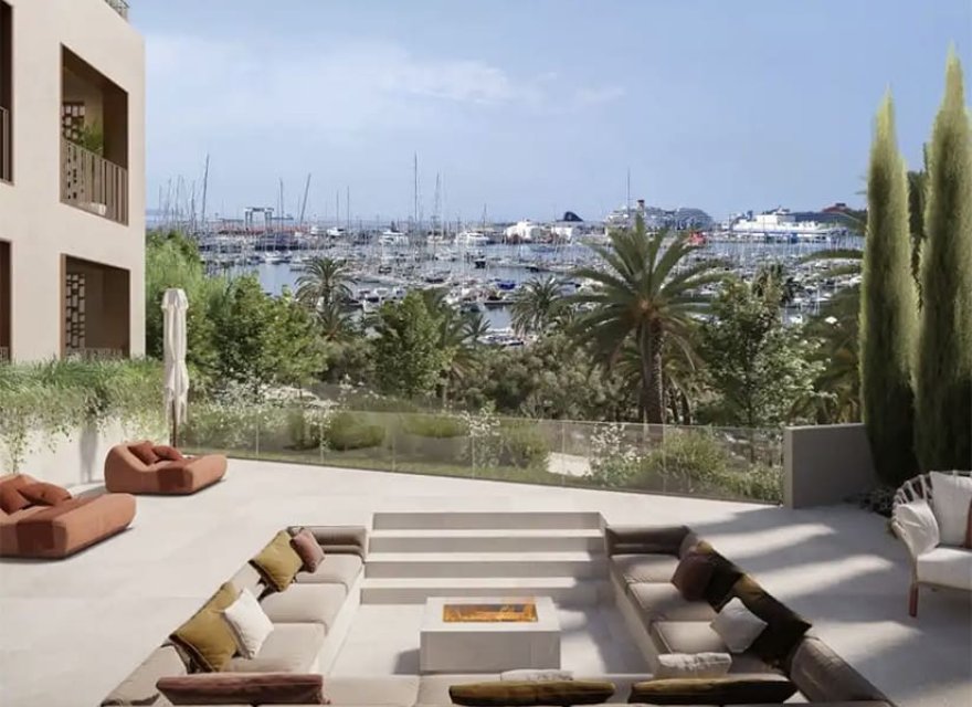 Superb duplex penthouse with spectacular harbor views