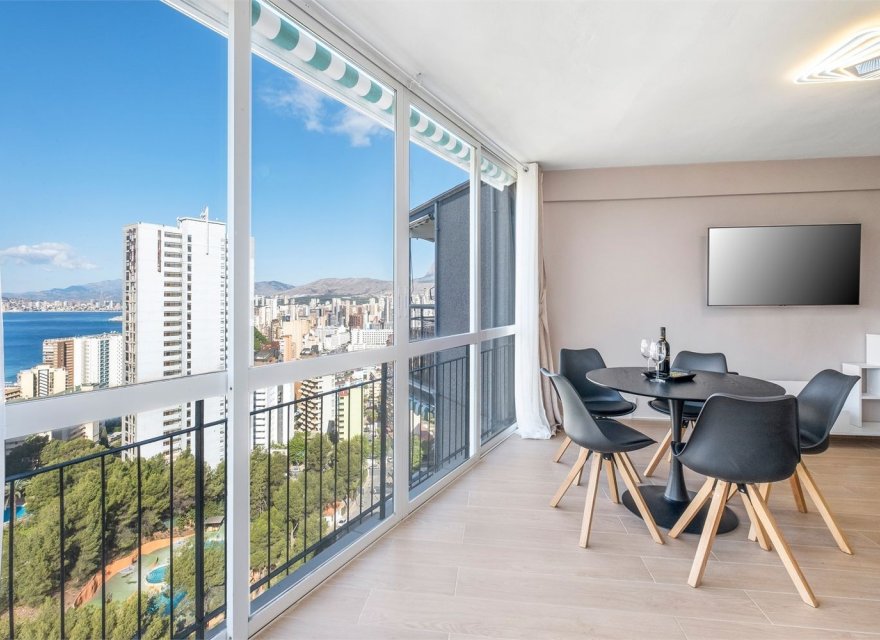 Sea-view penthouse apartment on the 18th floor in Benid