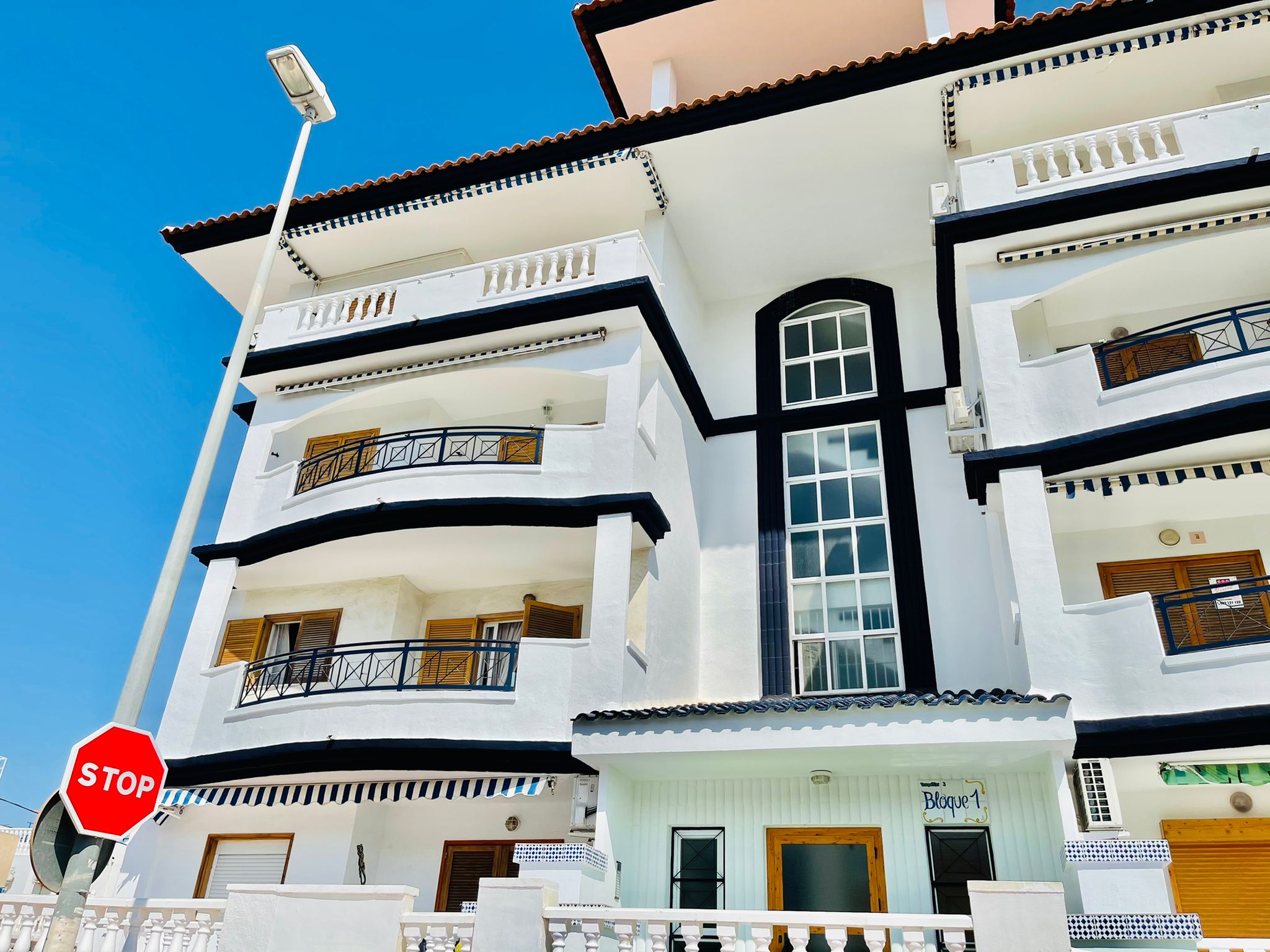 Продажа апартаментов в провинции Costa Blanca South, Испания: 2 спальни, 60 м2, № RV3445ST – фото 1